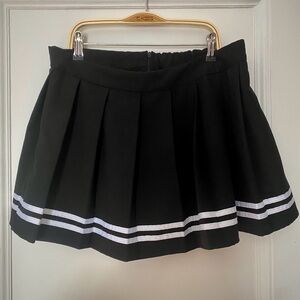 Black and White Pleated Skirt | S | Adjustable Waist